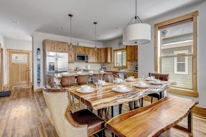 House, 4 Bedrooms | Private kitchen | Fridge, oven, coffee/tea maker, electric kettle