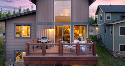Mountain Willow At Grand Park 4 Bedroom Home by RedAwning