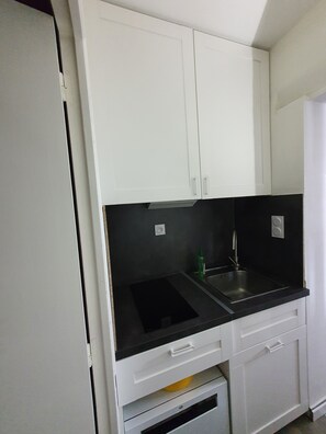 Geladeira, micro-ondas, fogão, cooktop