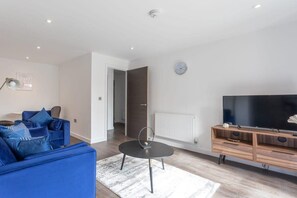 TV, Netflix, streaming services, offices - Stay Zeni, Ouse Court York Lovely 1 Bed Apartment (York)