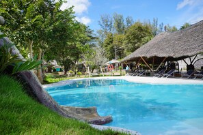 Outdoor pool - Dugong Village-Green Hotel (Sikao)