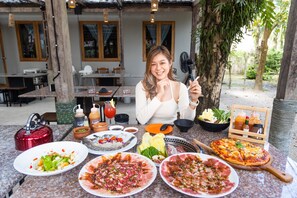 Alimentos y bebidas