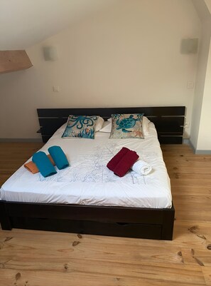 3 dormitorios, escritorio, tabla de planchar con plancha y wifi gratis