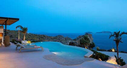 Stunning sea views, access to a private cove, hot tub!