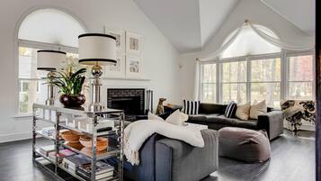 House, Multiple Beds (Bridgehampton Beauty) | Living room
