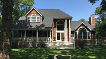 House, Multiple Beds (Bridgehampton Beauty) | Exterior