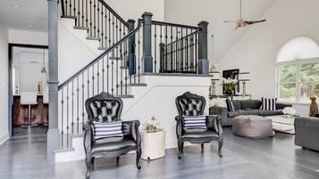 House, Multiple Beds (Bridgehampton Beauty) | Living room