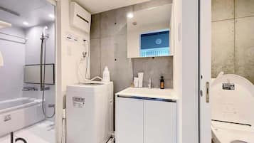 Bathtub, hair dryer, towels