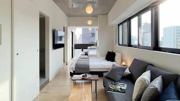 Iron/ironing board, WiFi, bed sheets
