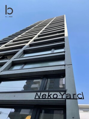 Exterior detail - b hotel Neko Yard | Comfortable Studio Near Sights (Naka Ward, Hiroshima)