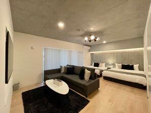 TV, offices - b hotel Neko Yard | Scenic Studio with Jacuzzi (Hiroshima City)