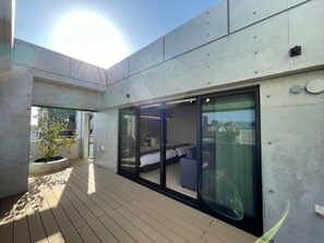 Terrace/patio - b hotel Neko Yard | Scenic Studio with Jacuzzi (Hiroshima City)