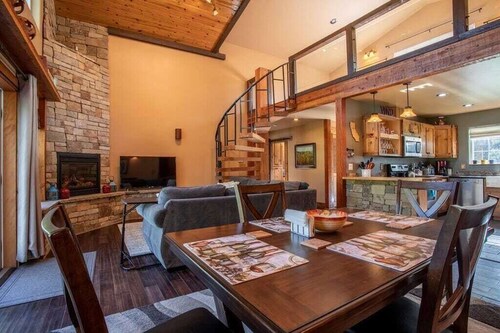 Kanehaven 4 bed, backyard paradise home Bigfork MT