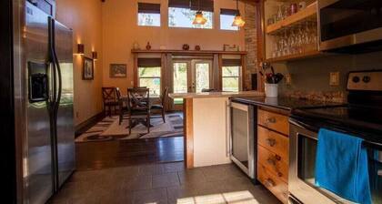 Kanehaven 4 bed, backyard paradise home Bigfork MT