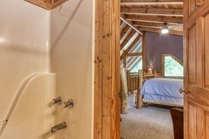3 chambres, fer et planche à repasser, Wi-Fi, draps fournis