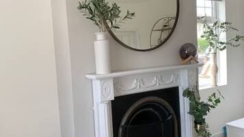 Rumah, Beberapa Tempat Tidur | Ruang keluarga | Televisi 30-inci dengan saluran TV digital