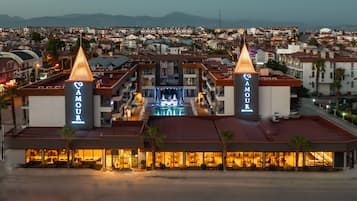 Vista frontal de la propiedad