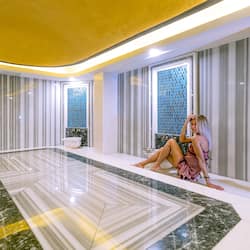 Couples treatment room(s), sauna, hot tub, steam room