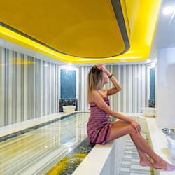 Couples treatment room(s), sauna, hot tub, steam room