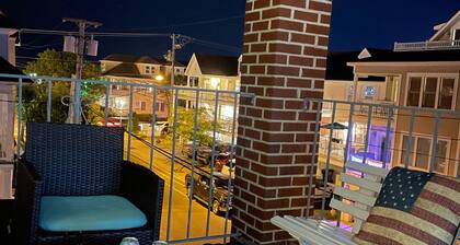 1 block from beach; 2 bedrooms 1 bath; Sleep 5, 3rd Fl Deck