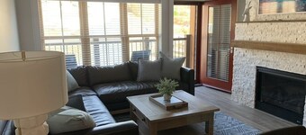 3 Bedroom Slope-side Condo at Cranmore Mountain.  Minutes to Storyland!