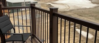 3 Bedroom Slope-side Condo at Cranmore Mountain.  Minutes to Storyland!