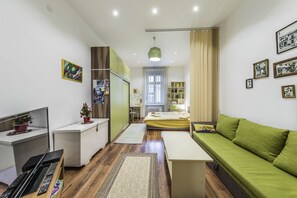 1 chambre, bureau, fer et planche à repasser, Wi-Fi gratuit
