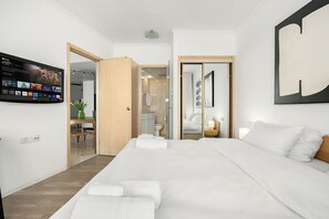 Apartment - Beachfront with Balcony and Pool Access (Tel Aviv)