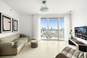 Living area - Beachfront with Balcony and Pool Access (Tel Aviv)