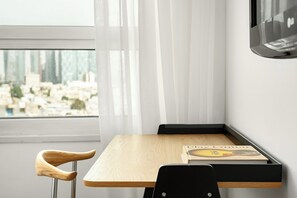 Apartment - Beachfront with Balcony and Pool Access (Tel Aviv)