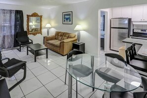 Apartment, 2 Bedrooms | Living area