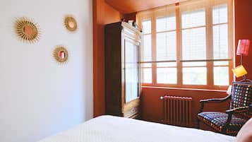 1 bedroom, travel cot, free WiFi, bed sheets