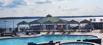 "Wickie's Wharf " Condo on lake Conroe