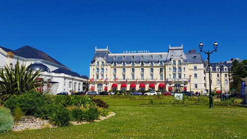 Cocooning bubble and immersive veranda in a green setting 100m from the beach