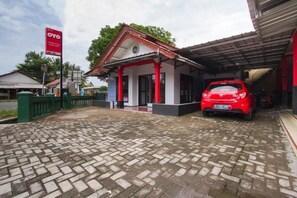 Free self-parking - OYO 3126 Penginapan Suka Asih (Pangandaran)