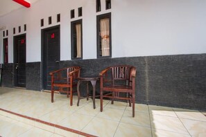 Terrace/patio - OYO 3126 Penginapan Suka Asih (Pangandaran)