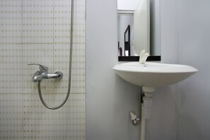 Bathroom - OYO 3126 Penginapan Suka Asih (Pangandaran)