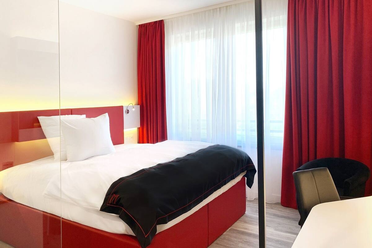 double room | 1 bedroom, free minibar, in-room safe, desk