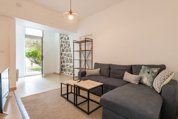 TV - Appartement Moriani - Charmant apt à 500 m de la mer (San-Nicolao)