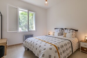 2 chambres, fer et planche à repasser, Wi-Fi gratuit, draps fournis