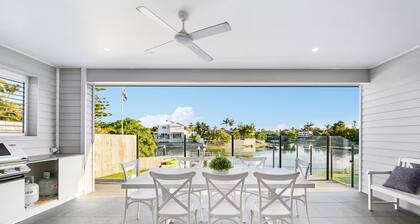 Capri Waterfront Resort-Style 5BR & Pool