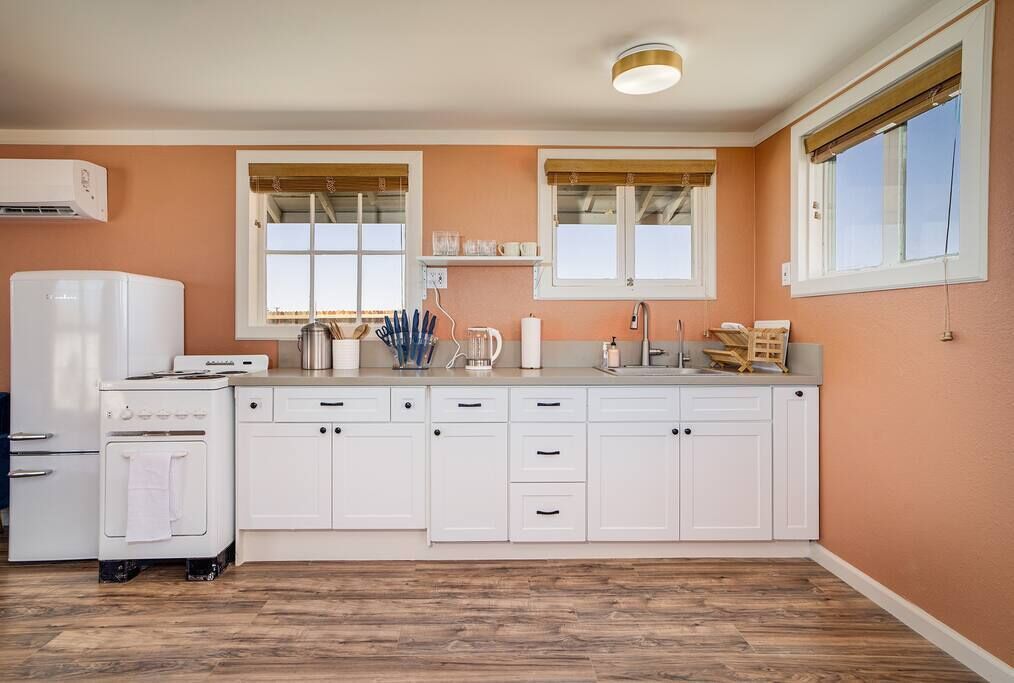 House 9 · *Private Hot Springs* Olive Cabin