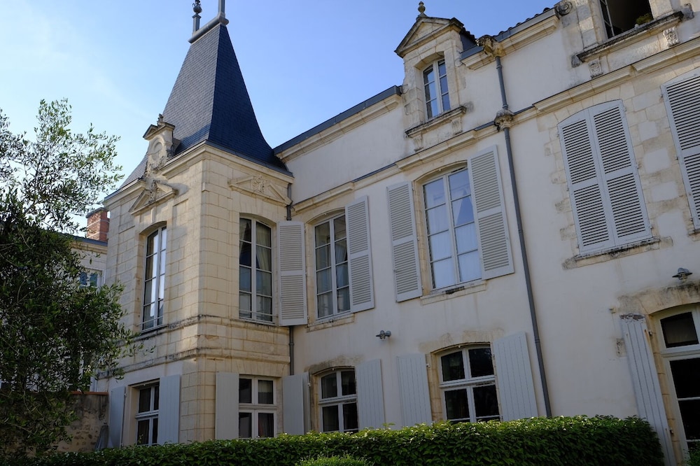 Le Villemarais, an exceptional site on rue de l'Escale and close to the old port