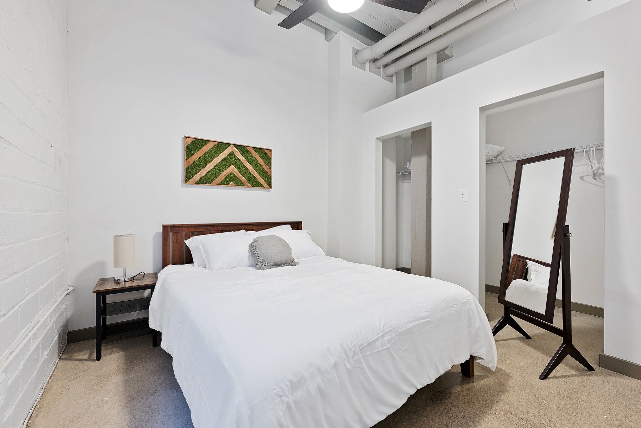 Explore the Best of Urban Living in Our Stunning Industrial Loft Apartments 109