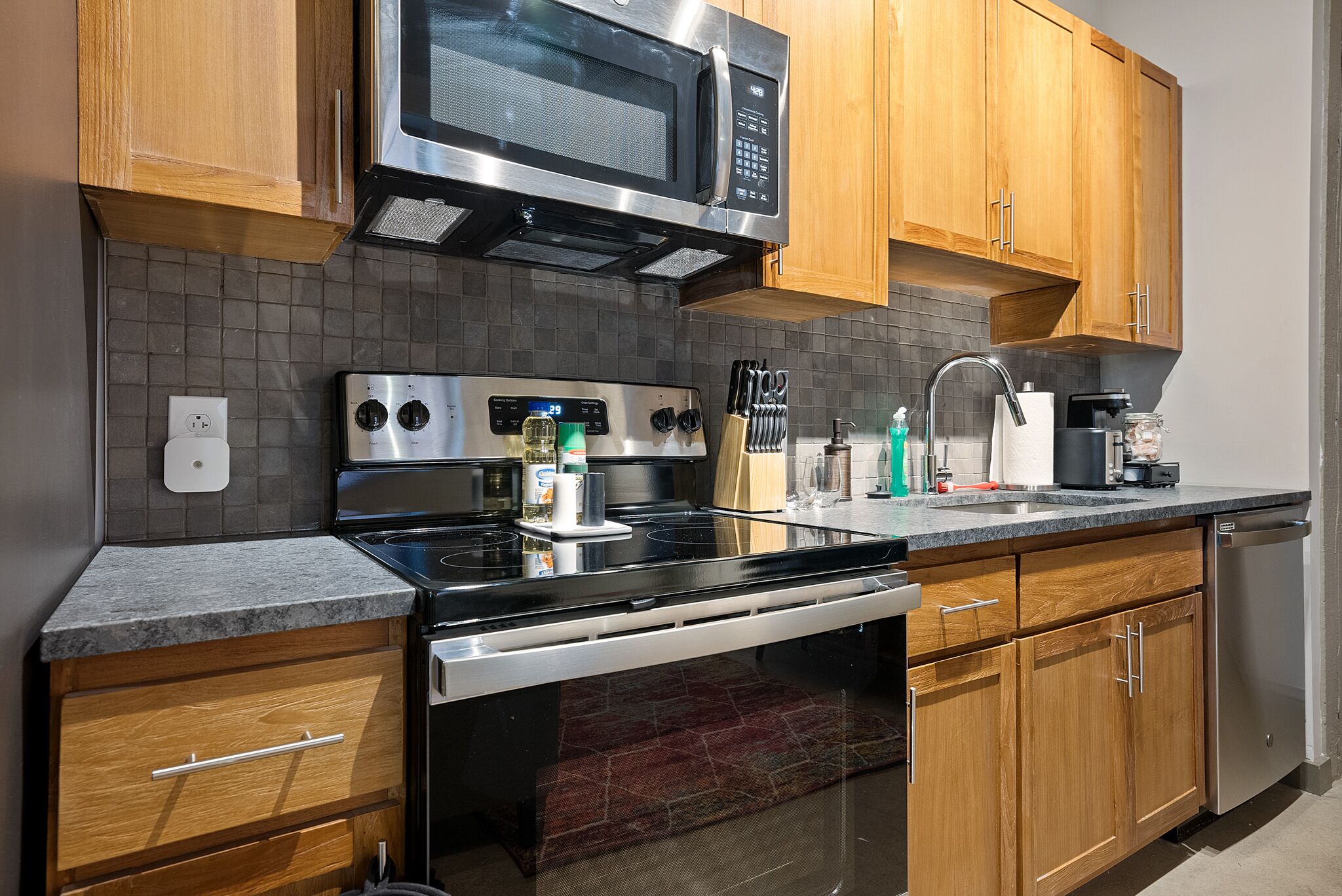 Explore the Best of Urban Living in Our Stunning Industrial Loft Apartments 109