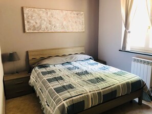 2 Schlafzimmer, Bügeleisen/Bügelbrett, Bettwäsche