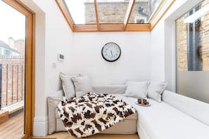 Apartment | 2 bedrooms, iron/ironing board, free WiFi, bed sheets