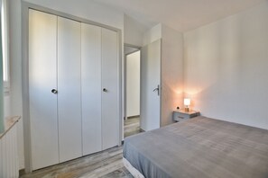 1 chambre, fer et planche à repasser, lit parapluie, Wi-Fi gratuit