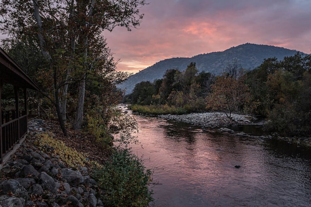 ★★Sequoia Riverfront House with Private Beach!★★