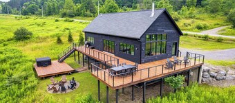 Magnificent Chalet, Sweeping Views and Hot Tub